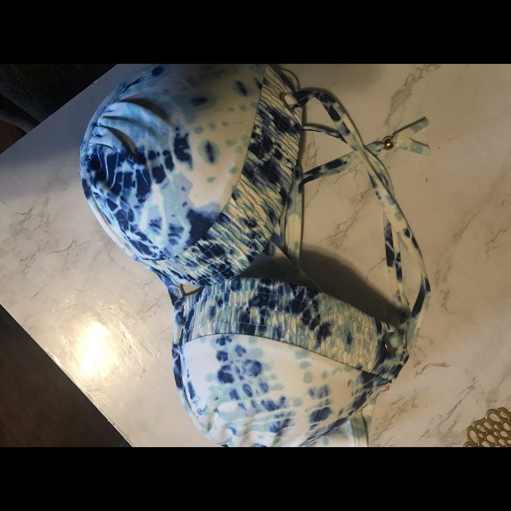 Victoria secret 34D top in like new condition